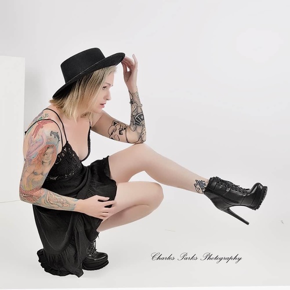 Meet your Posher, Stephanie - Picture 3 of 3